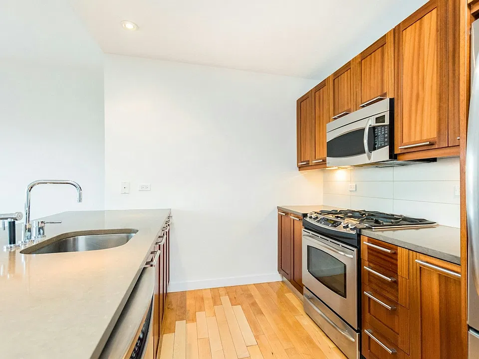 3585 Greystone Ave #4B