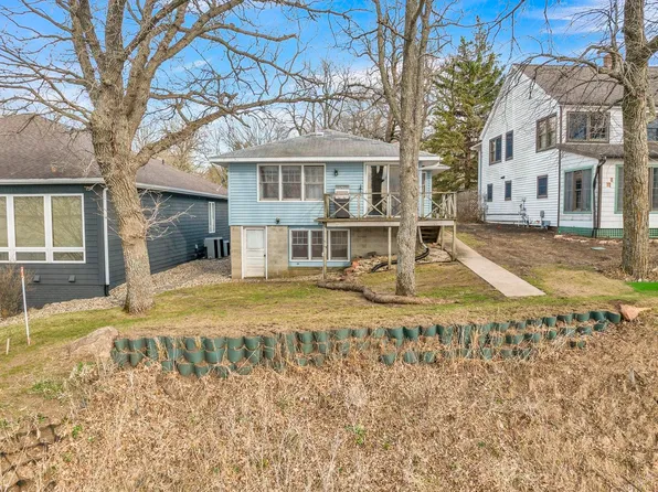 3903 Lake Shore Dr, Okoboji, IA 51355