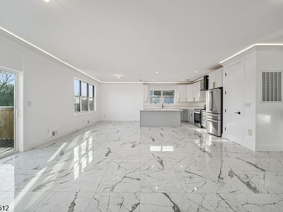 4th image of 19 Mountain Ave
