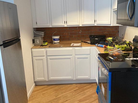 added after photo was taken granite counter top