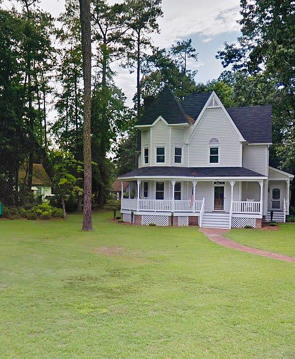 2nd image of 700 Salem Ln