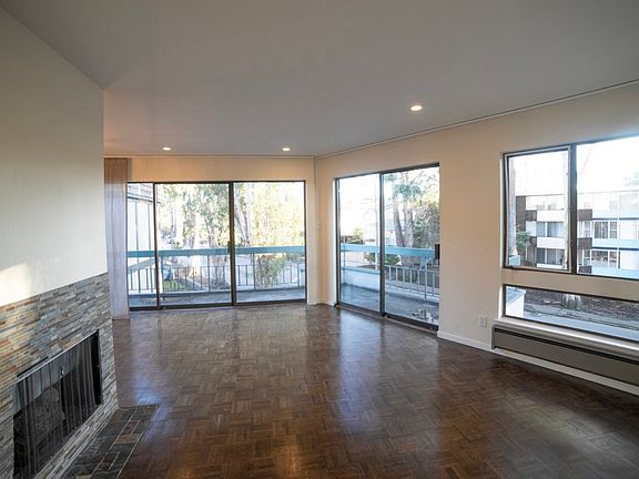 3rd image of 80 El Camino Real APT E