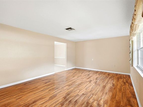 5th image of 828 WOODLAND DRIVE