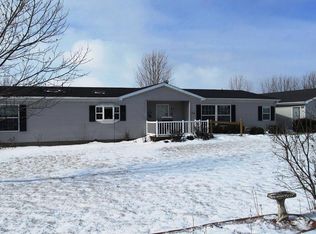 1029 E Maple St, Central City, IA 52214