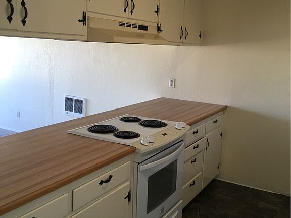 3rd image of 3001 Lakeshore Blvd APT 4
