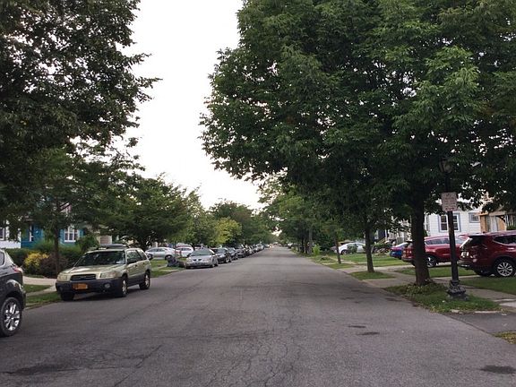 4th image of 215 Nassau Ave