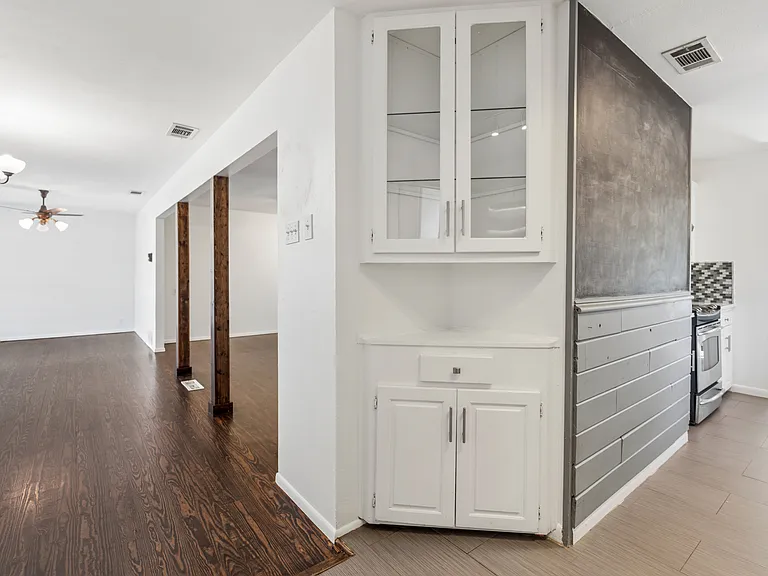 5929 Canterview Dr — Photo 15
