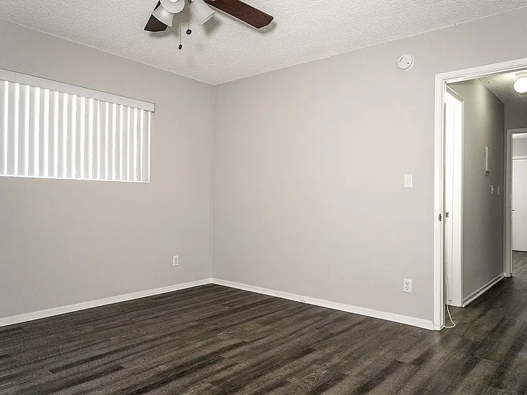 631 E Verdugo Ave — Photo 8