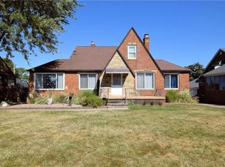 5910 Hollywood Dr, Parma, OH 44129