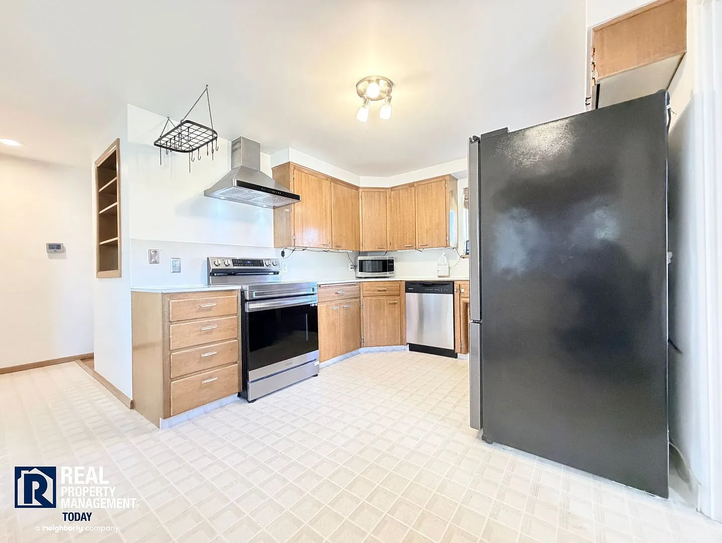 Spacious Puyallup Home with Suite-Style Basement, Tiki Bar & Garden Retreat! — Photo 2