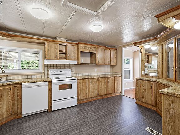 4th image of 5660 Daisy St Space 31