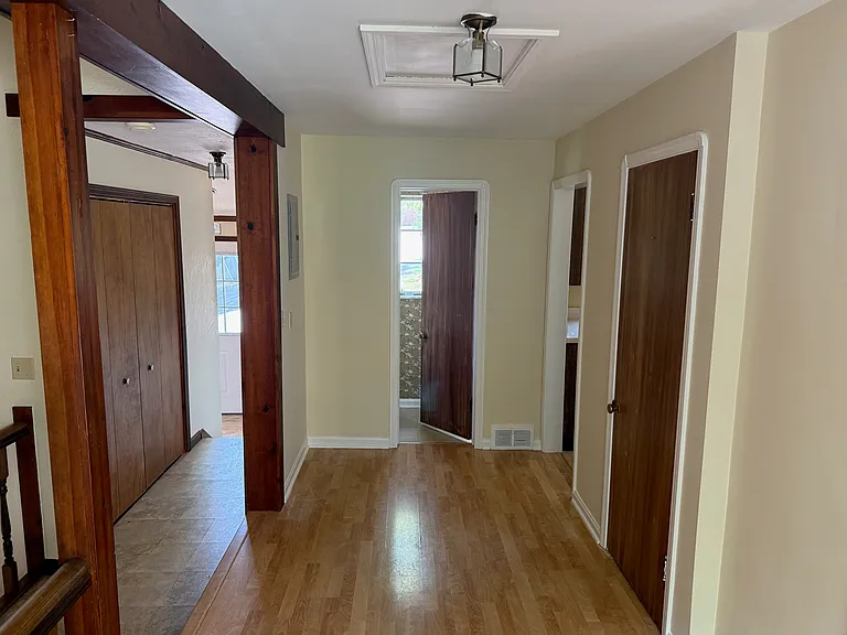 511 E Royalton Rd — Photo 12