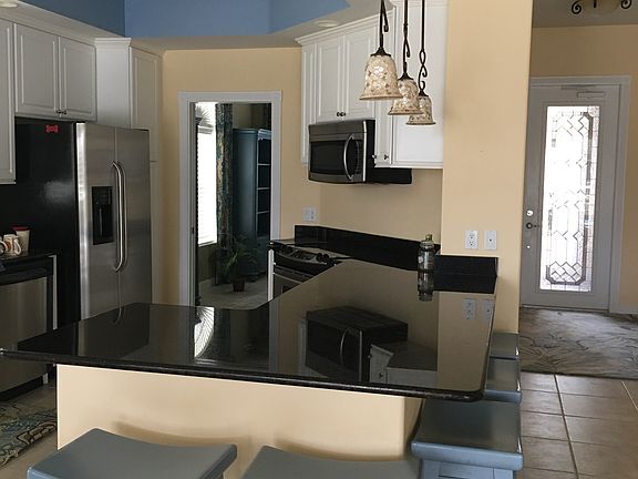 Open kitchen to family room