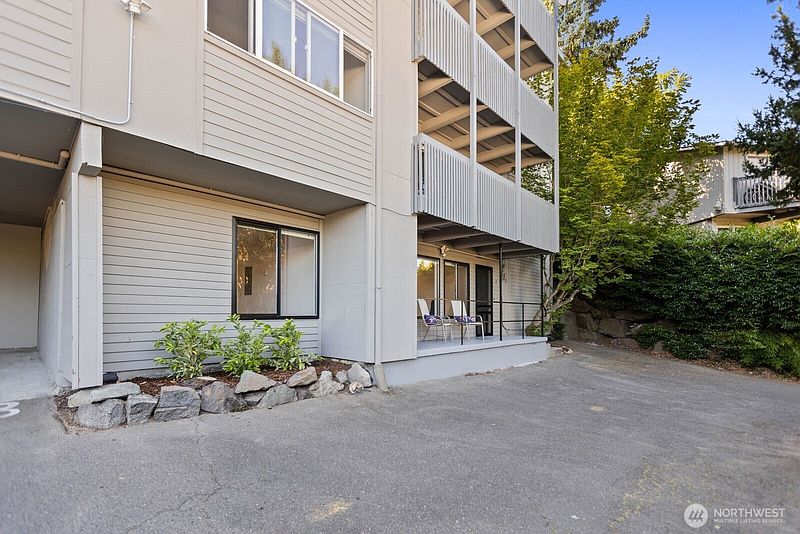 3rd image of 7064 35th Avenue NE #2
