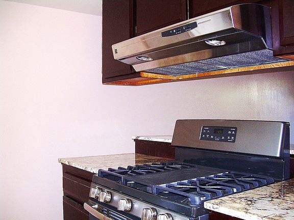 3rd image of 5716 Hillsdale Blvd
