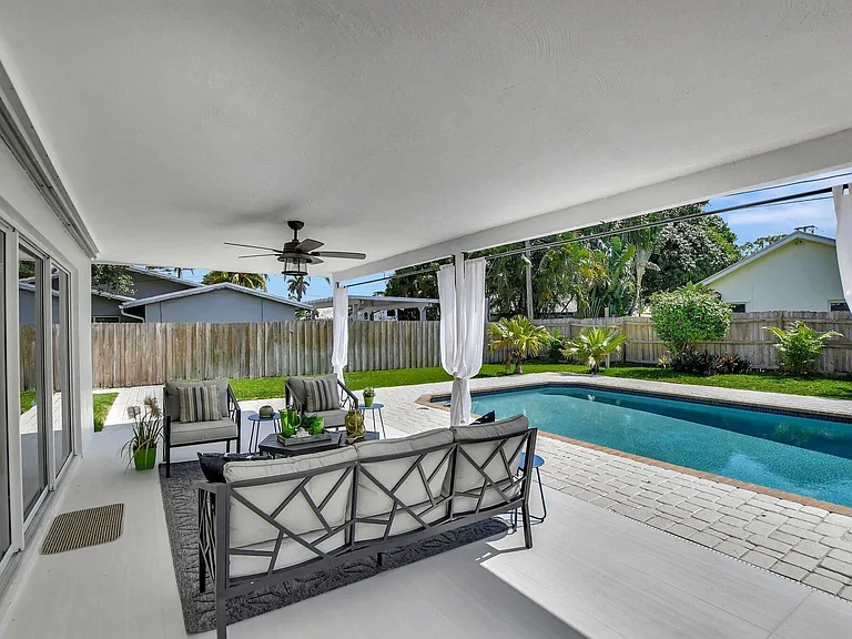 832 SW 10th Ave — Photo 35