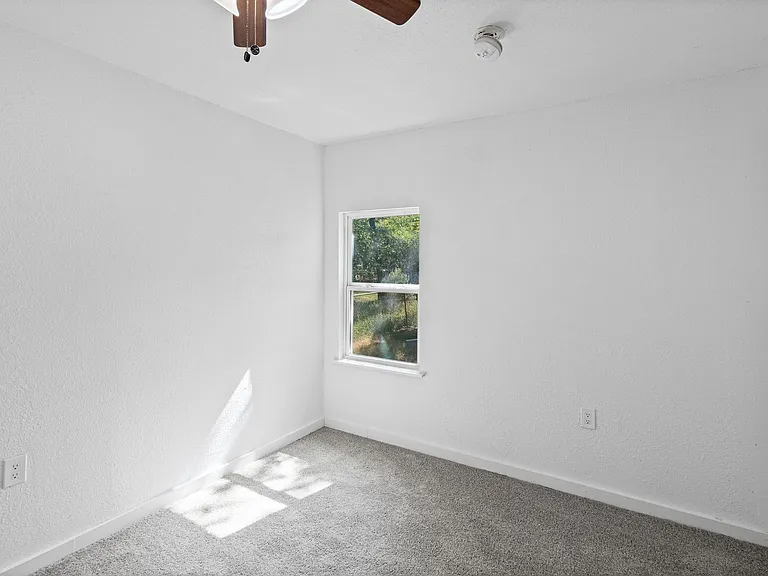 2515 Yeager St — Photo 10