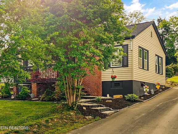 3rd image of 2704 Forestdale Ave