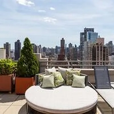 Rented by Greystar | media 6