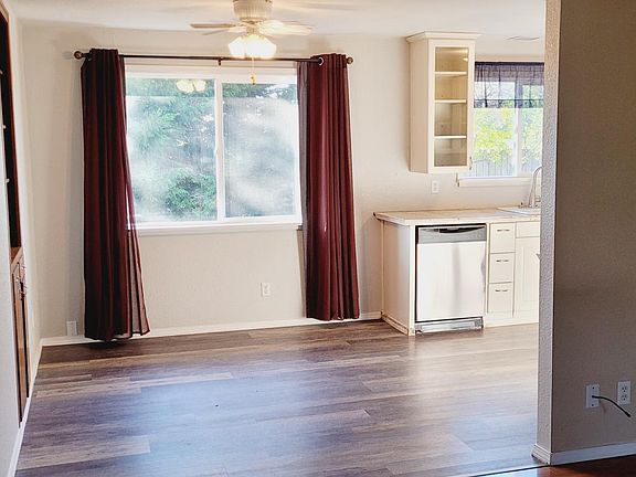 5th image of 3912 NE Pacific Way
