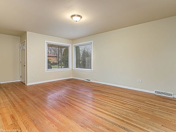 5th image of 16437 Blair Ln