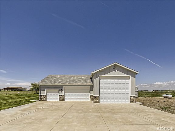 3rd image of 13950 Gentry St
