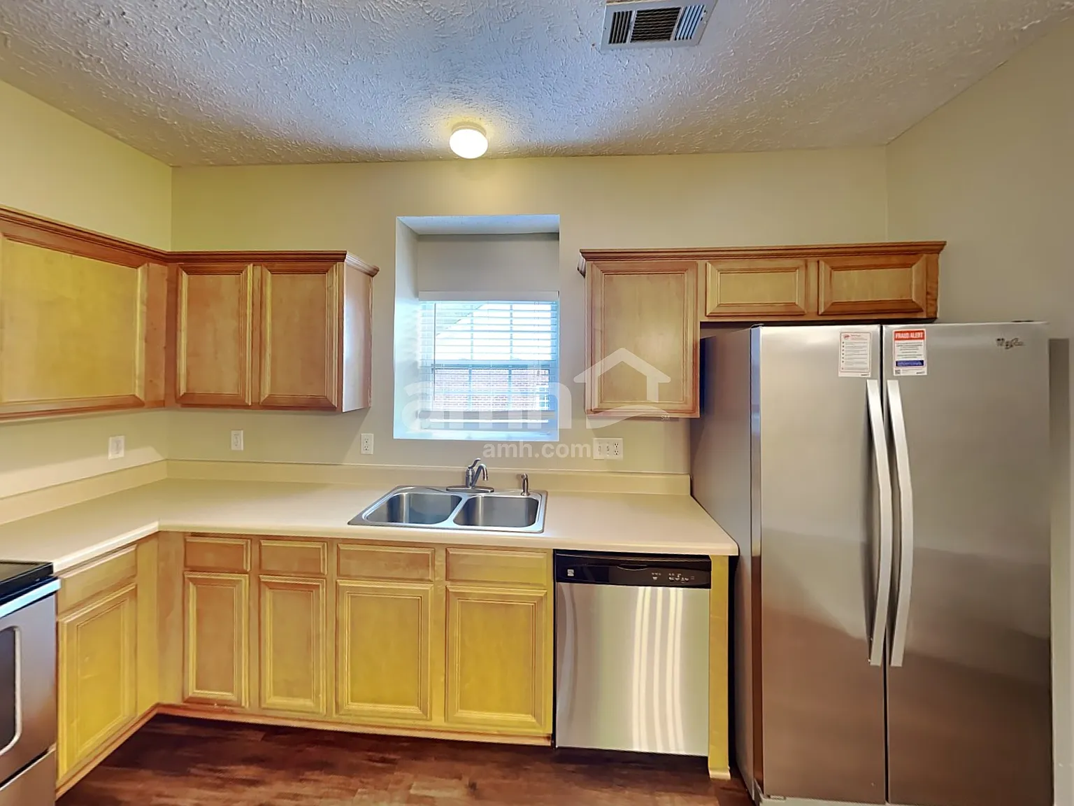 3 bed, 2.0 bath, 2410 sqft, $2,800 — Photo 4