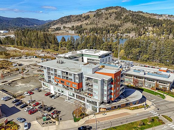 4th image of 1311 Lakepoint Way #508