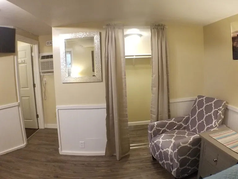 1305 N Superior Ave #4 — Photo 10