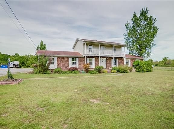 2nd image of 7235 Woodbury Pike