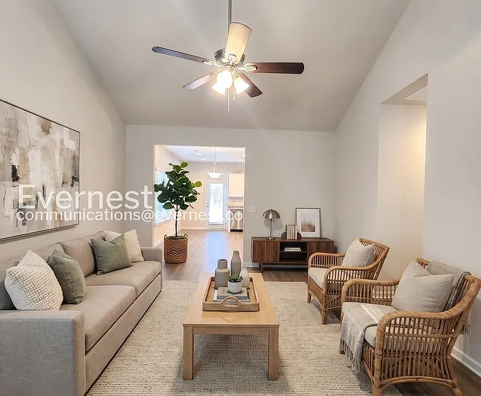 212 Venture Dr — Photo 2