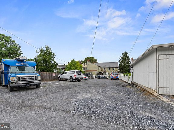 4th image of 128 E Main St