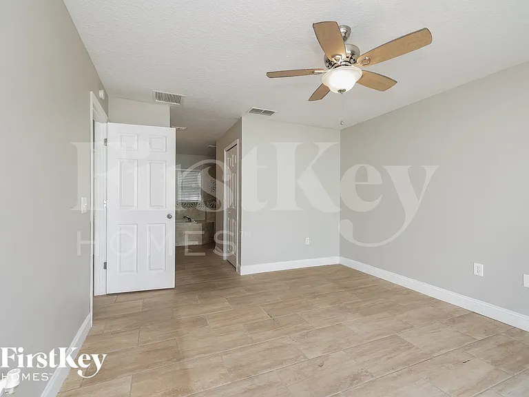 1031 Heron Ct — Photo 8