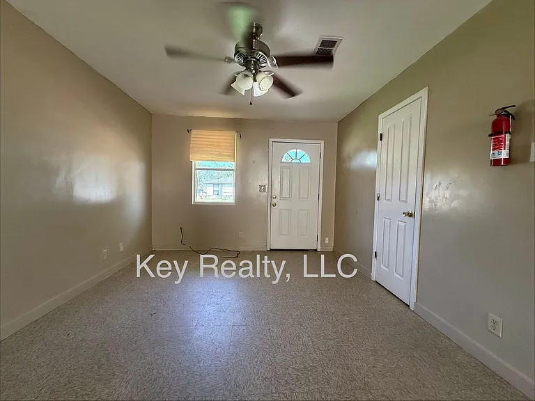 413B Hickory St — Photo 3