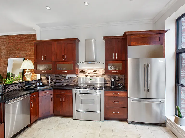 2107 5th Ave #TWNH — Photo 5