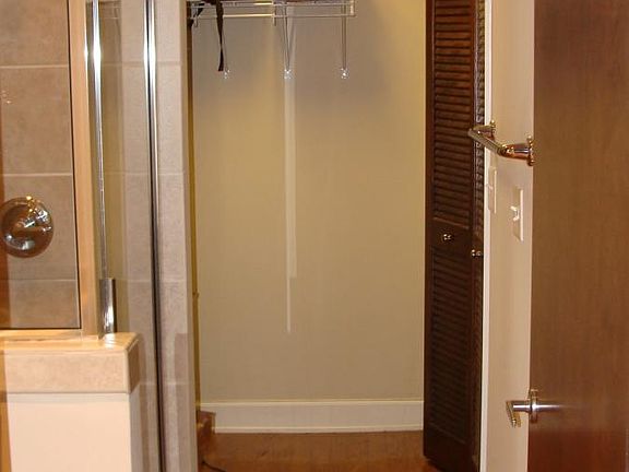 Guest Bath w. Laundry Room