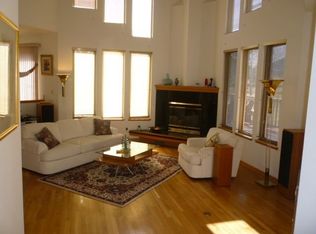 25 Chautauqua Trl, Madison, WI 53719