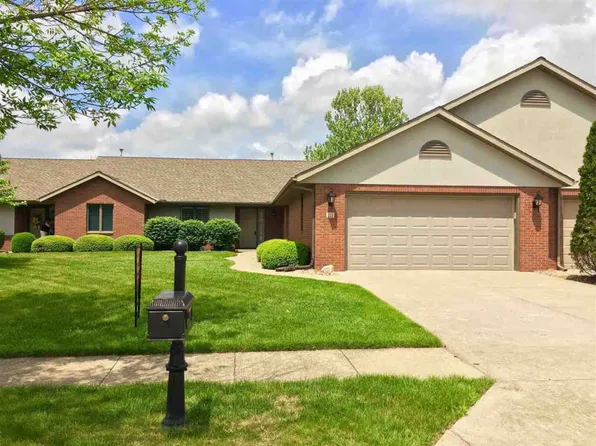 111 Barrington Pl, Pekin, IL 61550