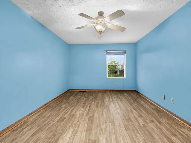 4335 Shandon Dr — Photo 18