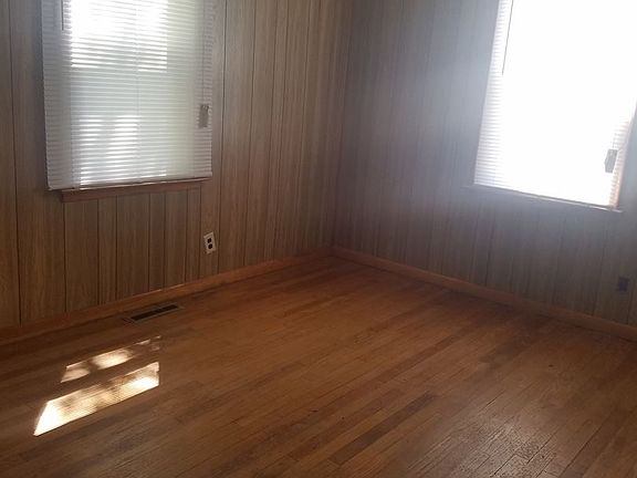 5th image of 601 Sherman Dr