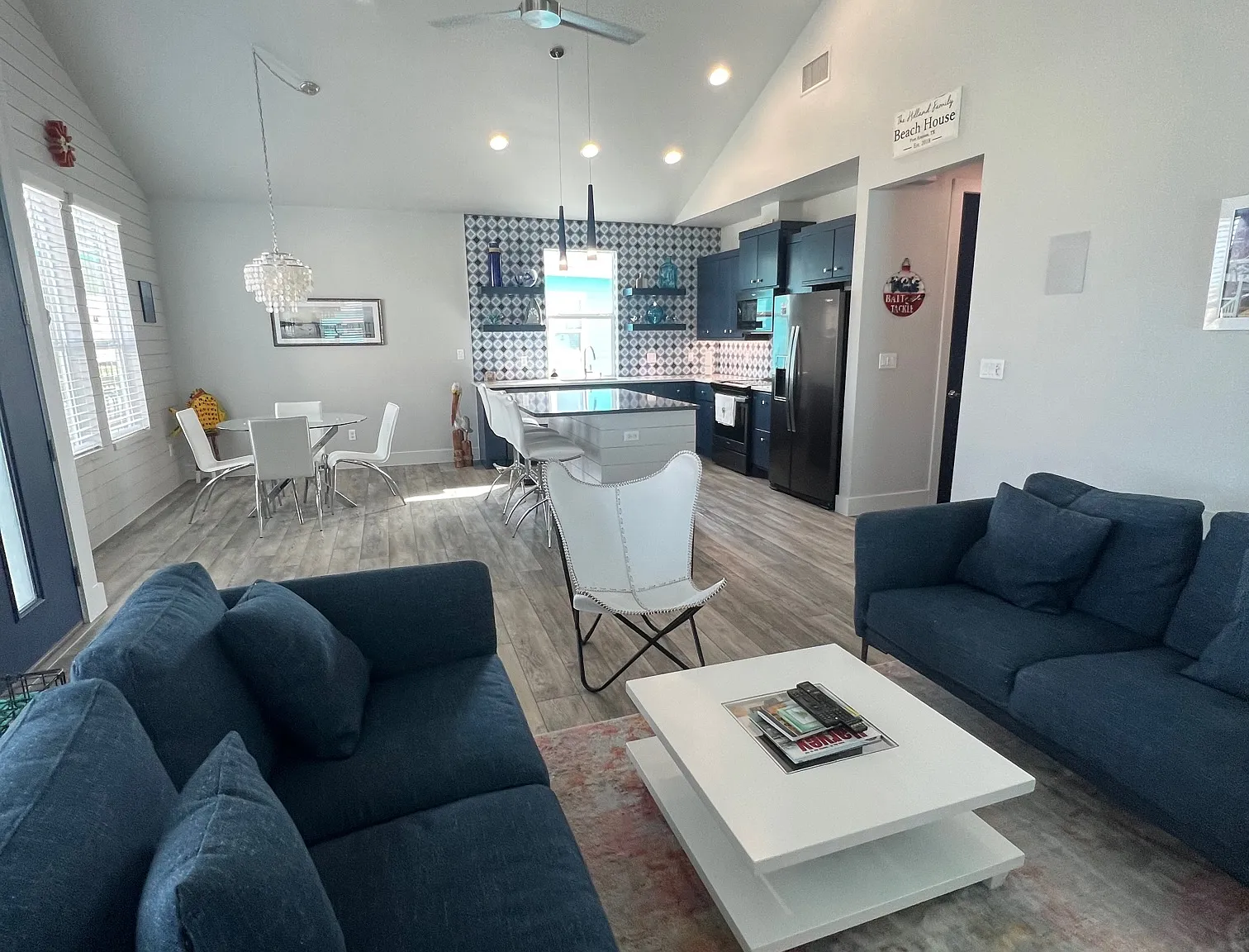 3 bed, 1228 sqft, $2,995 — Photo 2