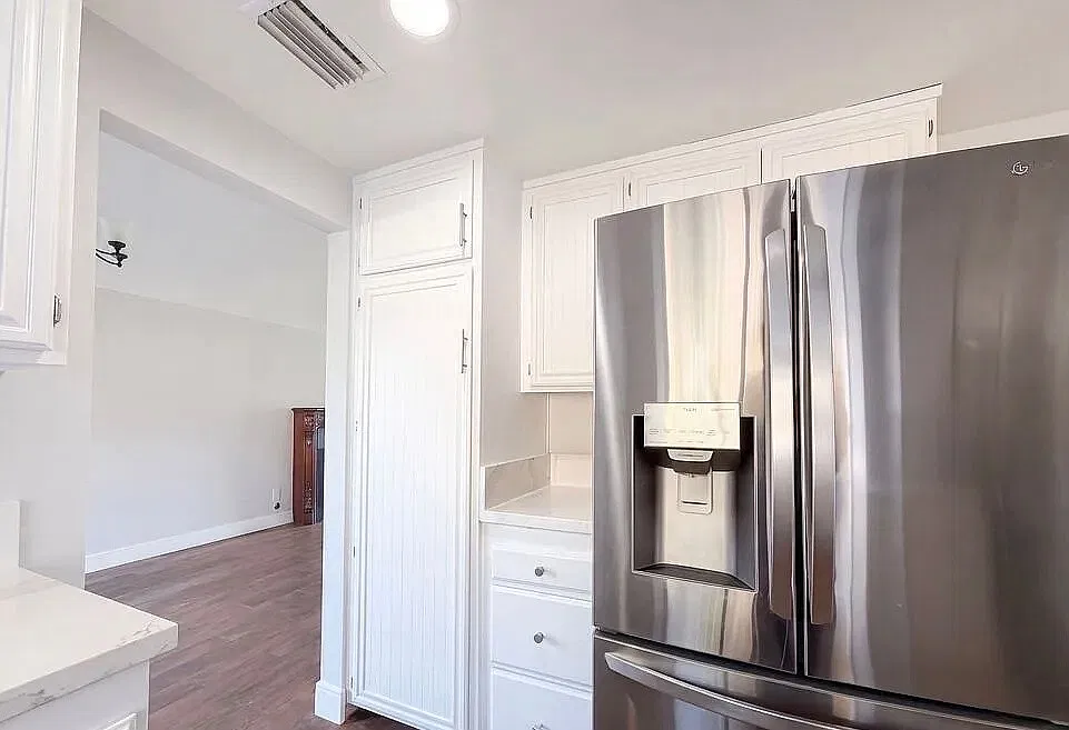 3 bed, $3,754 — Photo 2