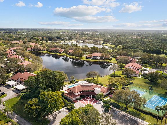4th image of 6031 SE Martinique Drive #102