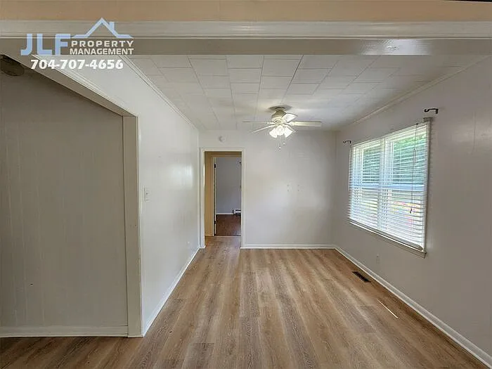 135 Oak Grove Rd — Photo 8