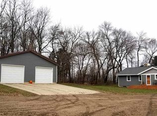 57821 300th St, Winthrop, MN 55396