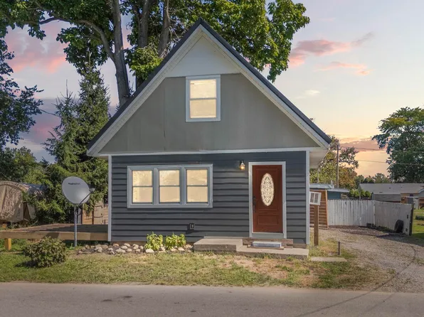 707 S Oakwood Dr, Cromwell, IN 46732