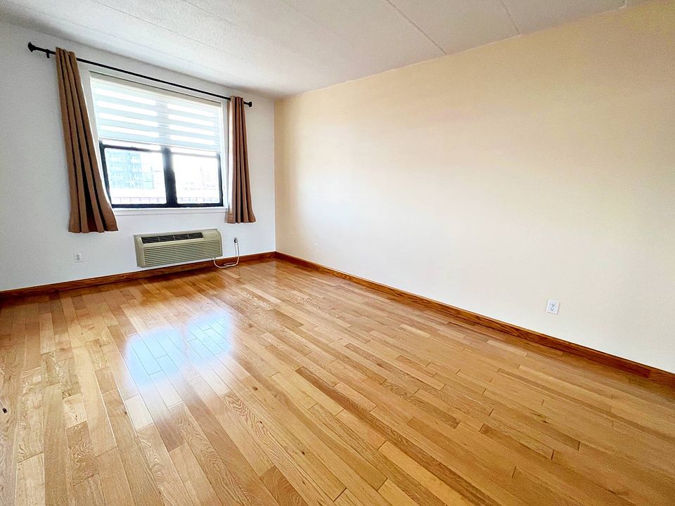 1st image of 13976 35th Ave #7