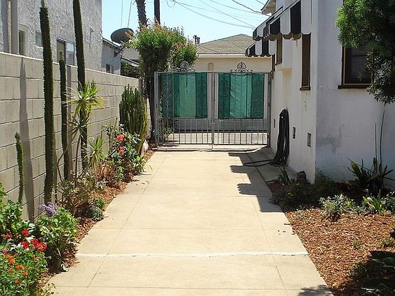 3rd image of 2050 W 93rd St