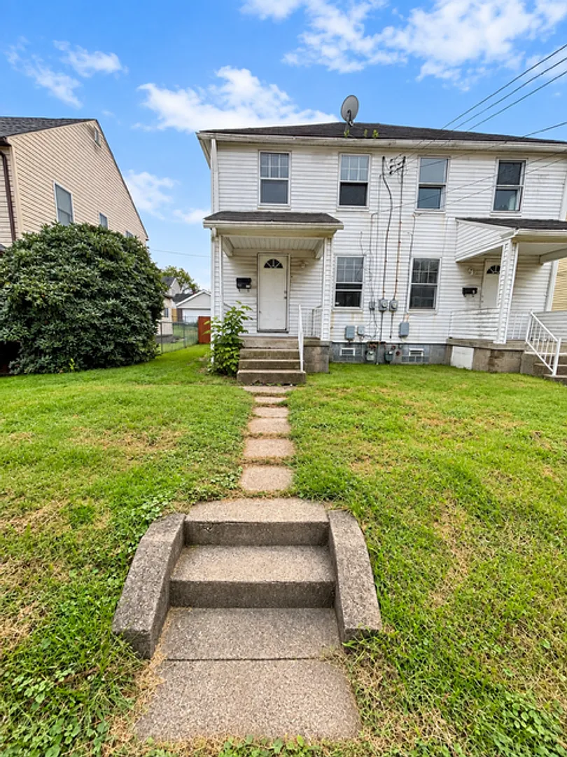 2 bedroom Townhome, Clairton, PA — Photo 1