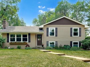 2112 Thomas Ln, White Bear Lake, MN 55110